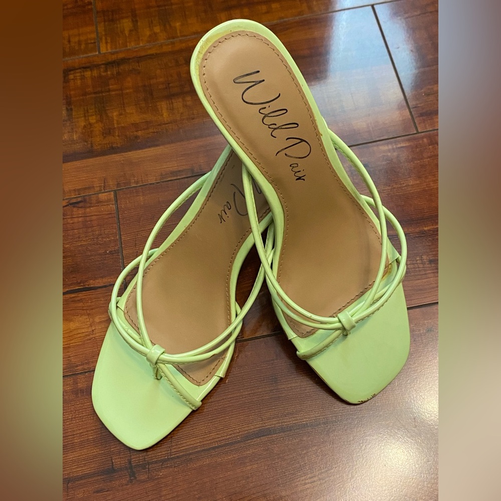 WILD PAIR SHORT LIGHT GREEN HEELS Y2K